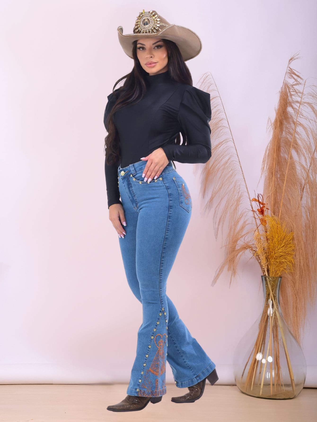 Calça Jeans Feminina Flare Country Com Bordado