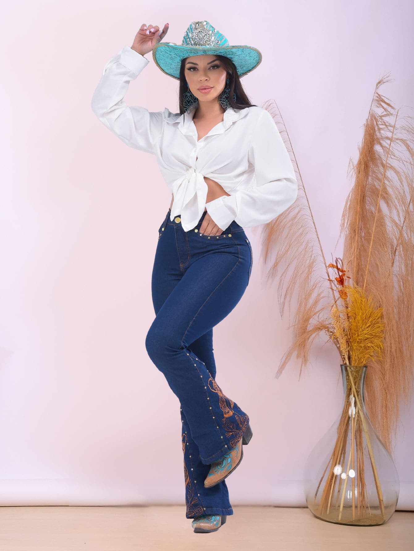 Calça Jeans Feminina Flare Country Com Bordado
