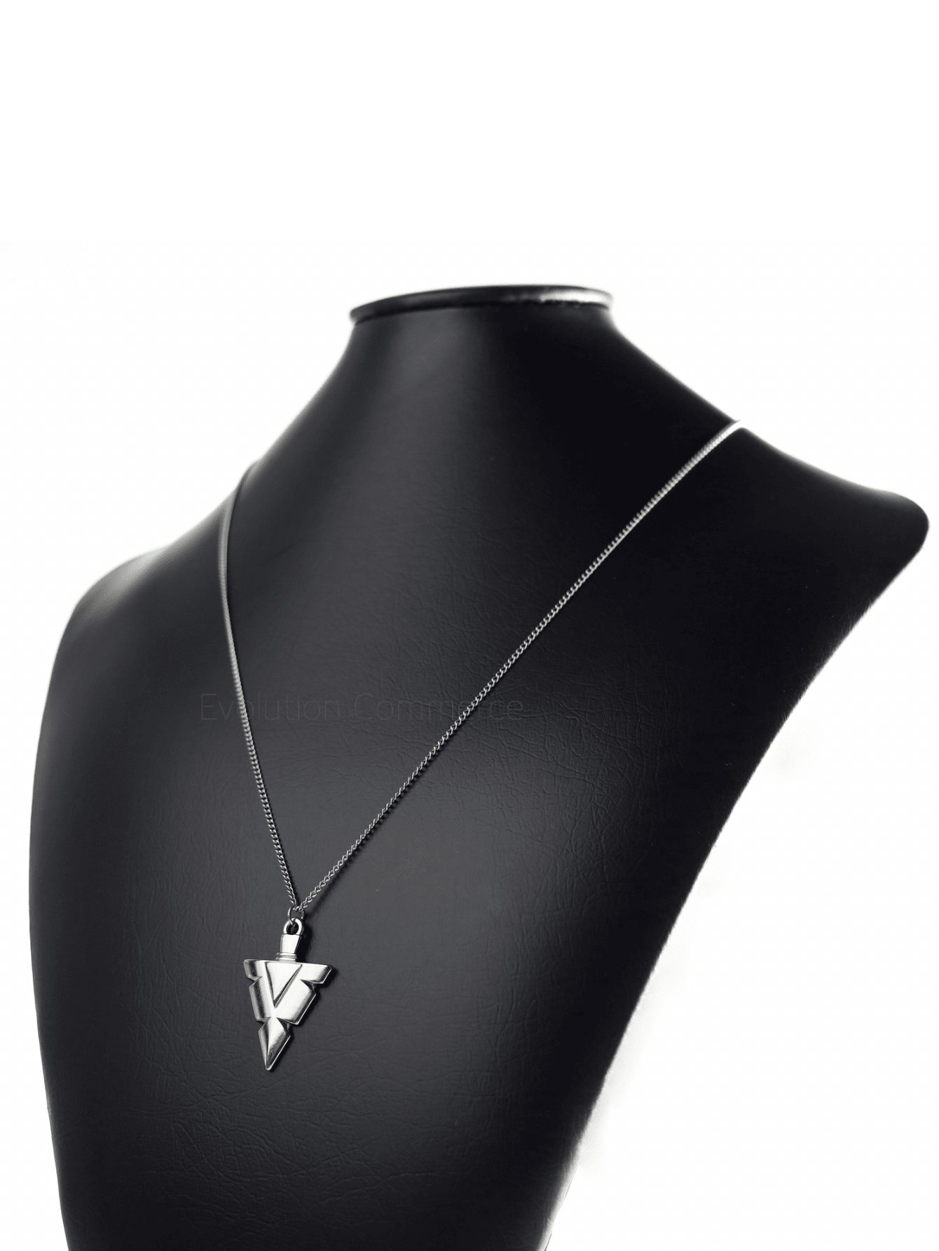 Colar Masculino com Pingente Ponta de Flecha Cordão Corrente de Aço Inoxidável Cor Prata Correntinha Lança