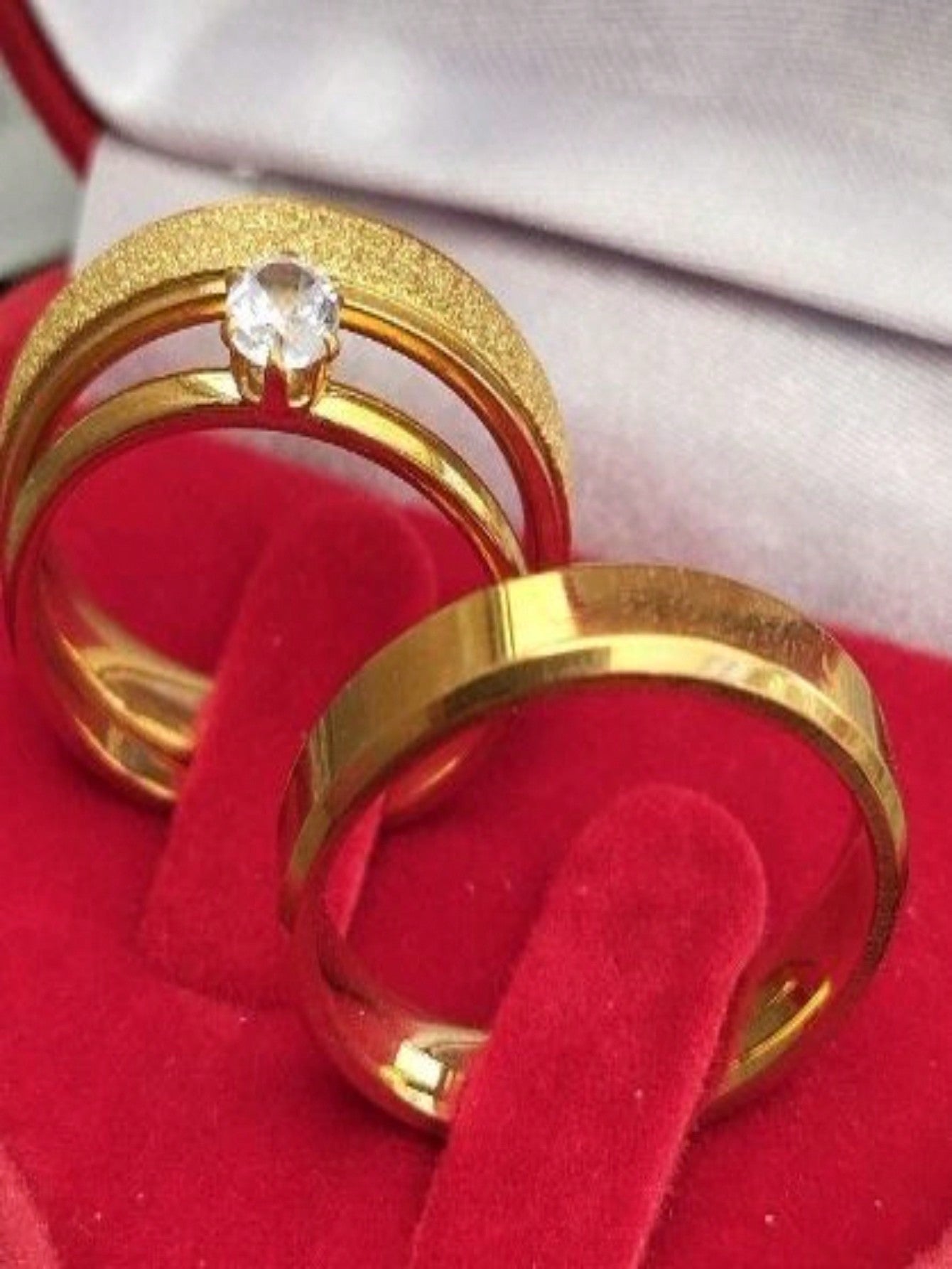 Par de Alianças Casamento Noivado 4mm Chanfrada Diamantada e Lisa + Anel Solitário COD-45 E 05