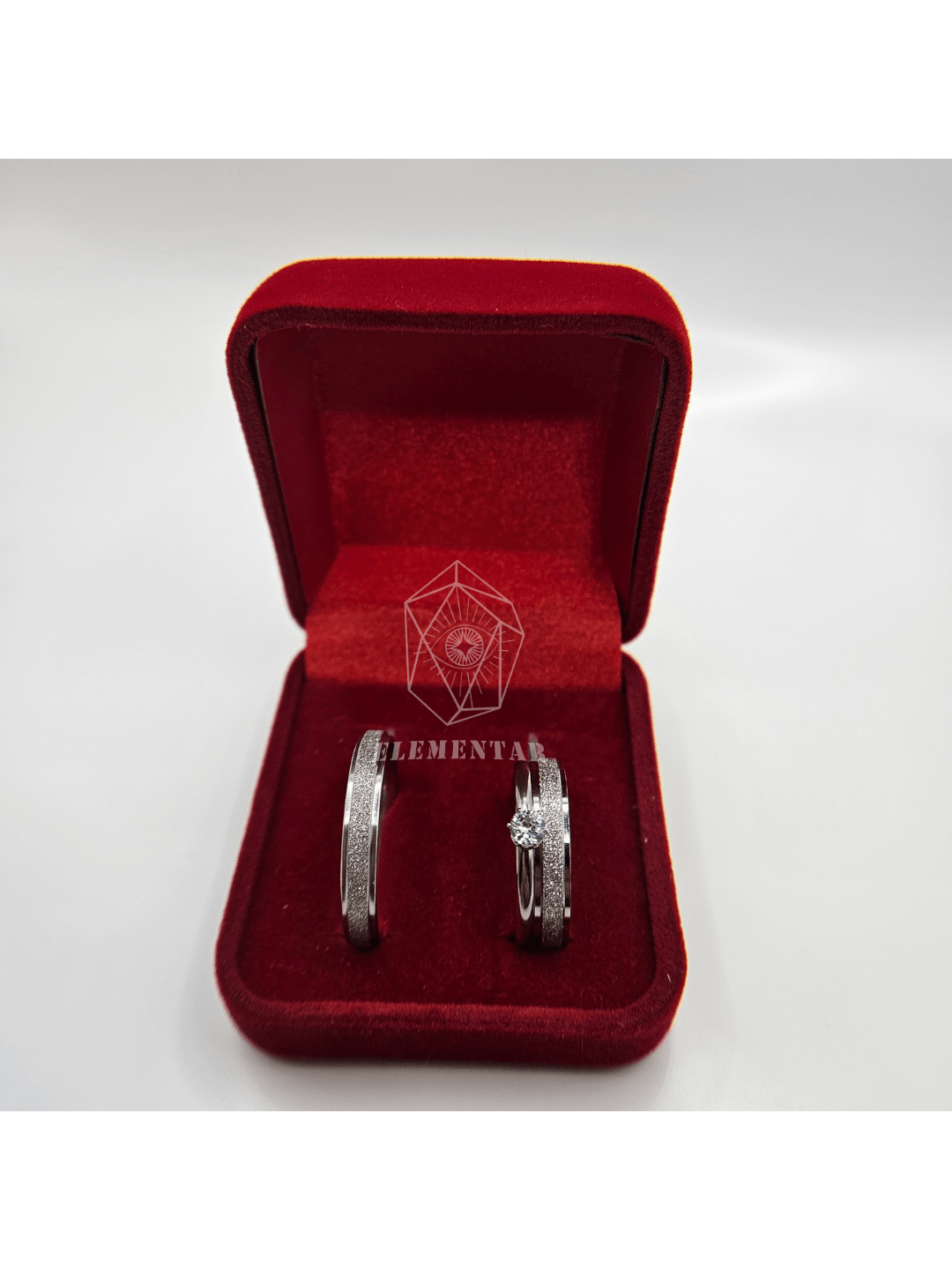 Par de Aliança Namoro Compromisso Diamantada Jateada fina 4mm Aço prata Brilhante