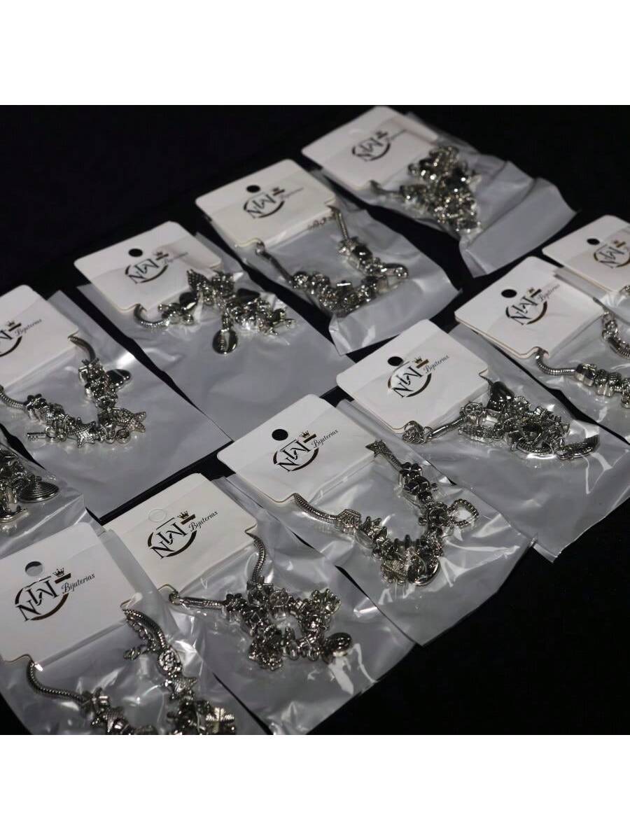 Pulseira Berloques Prata Estilo Feminina Presente (Modelo aleatório)