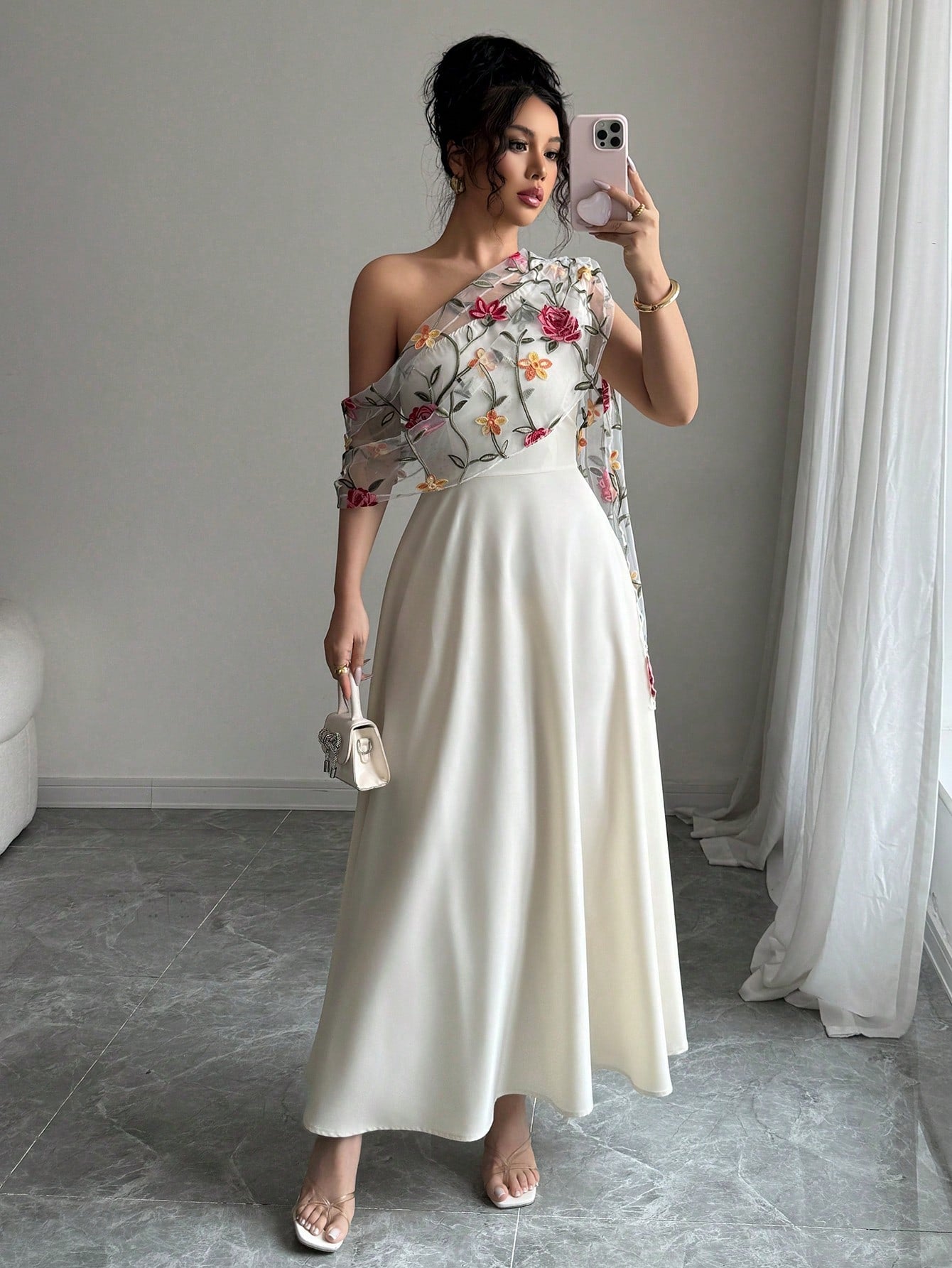 Elenzga Vestido Longo Elegante Estilo Francês com Decote Assimétrico e Barra Ampla Bordada em Tela, Versátil para Uso Diário, Primavera/Verão