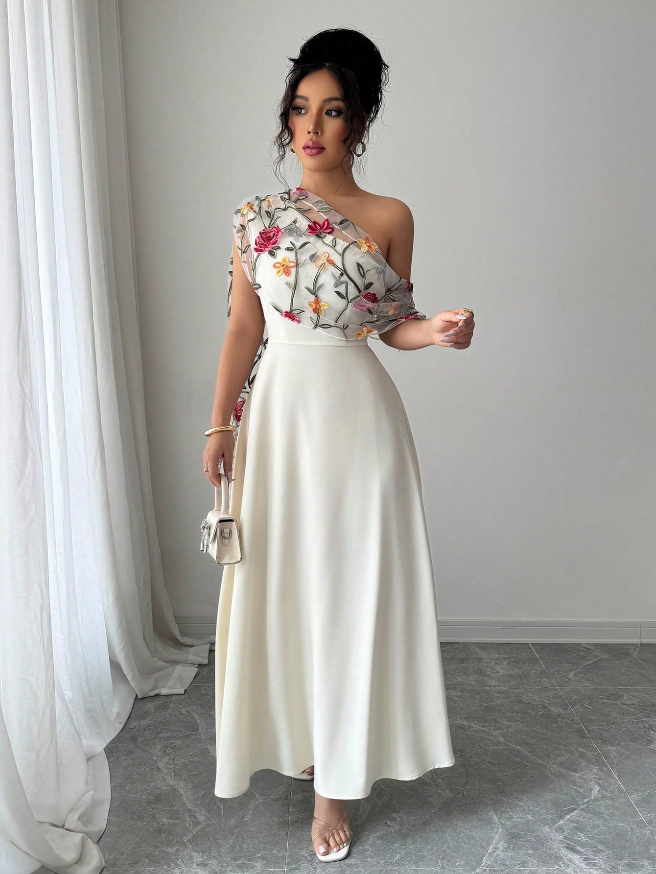 Elenzga Vestido Longo Elegante Estilo Francês com Decote Assimétrico e Barra Ampla Bordada em Tela, Versátil para Uso Diário, Primavera/Verão