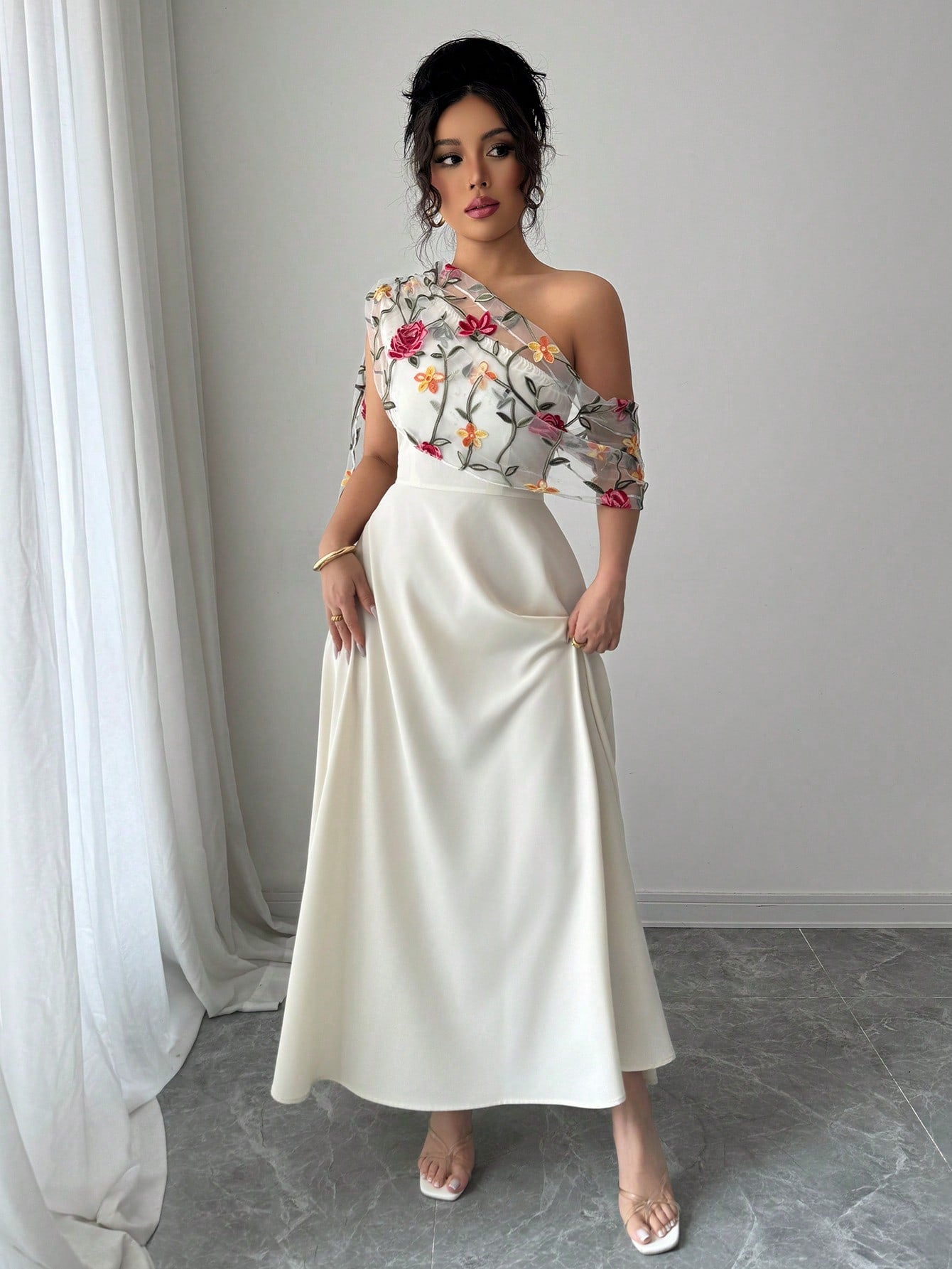Elenzga Vestido Longo Elegante Estilo Francês com Decote Assimétrico e Barra Ampla Bordada em Tela, Versátil para Uso Diário, Primavera/Verão