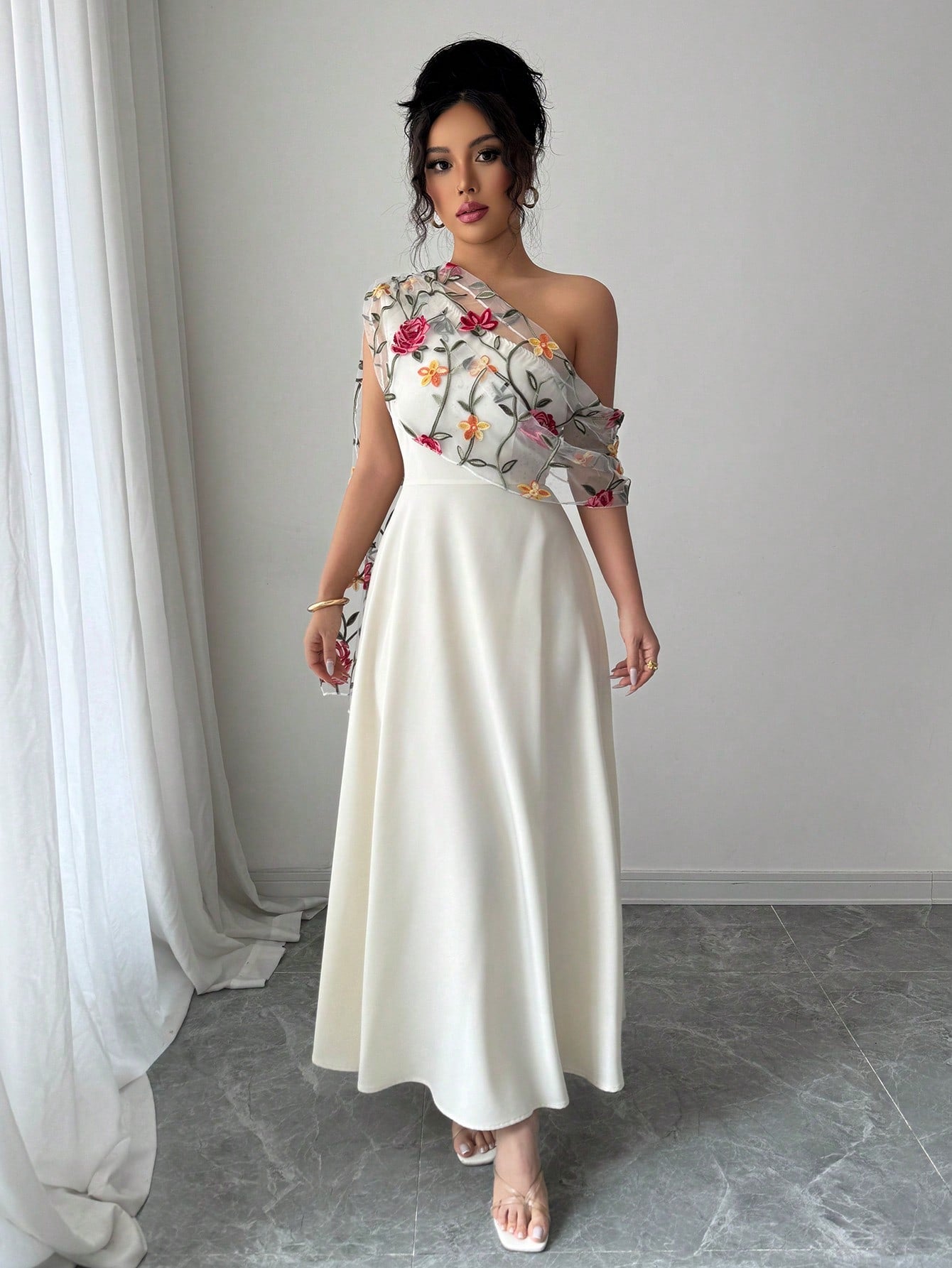 Elenzga Vestido Longo Elegante Estilo Francês com Decote Assimétrico e Barra Ampla Bordada em Tela, Versátil para Uso Diário, Primavera/Verão