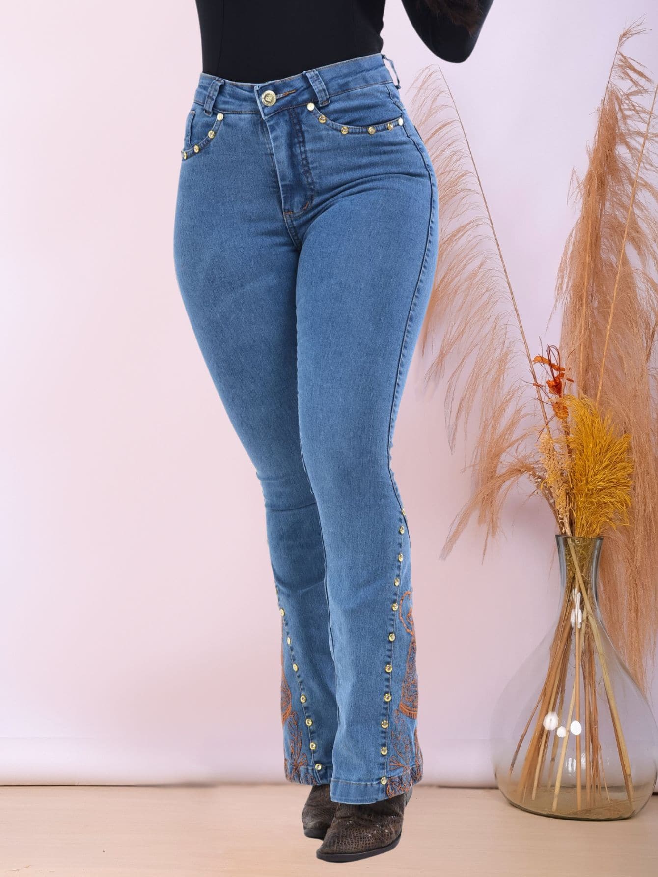Calça Jeans Feminina Flare Country Com Bordado